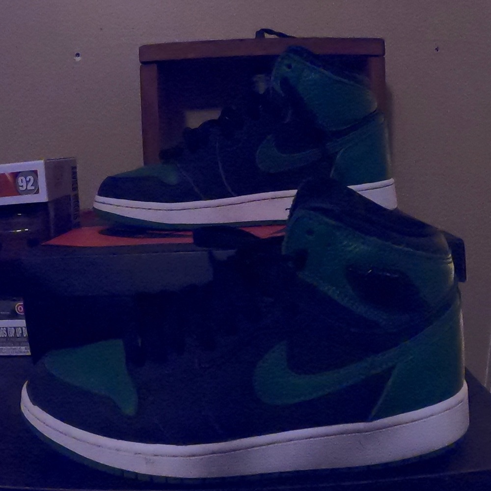 Jordan 1, green and black, kids 5